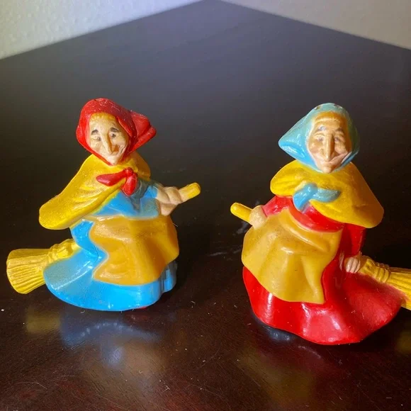 Vintage Witches Salt and Pepper Shakers JSNY Hong Kong (RARE) Disney - Picture 1 of 9